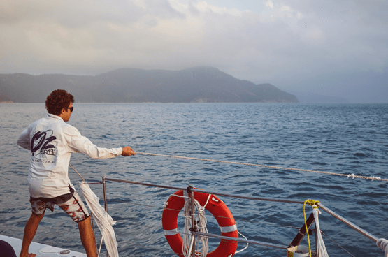 a small boat in a body of water